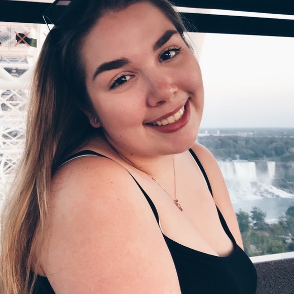 Meet your Posher, Amelia - Picture 2 of 3